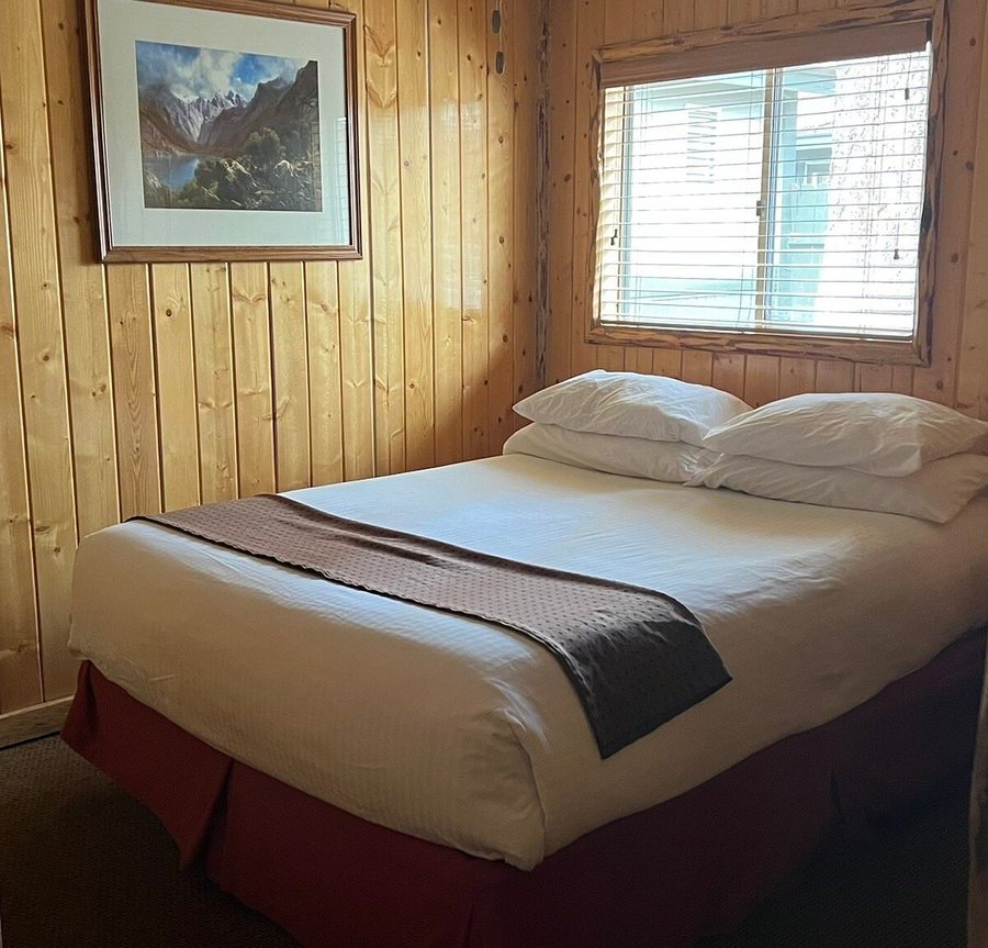 Big Bear Frontier — Guest room