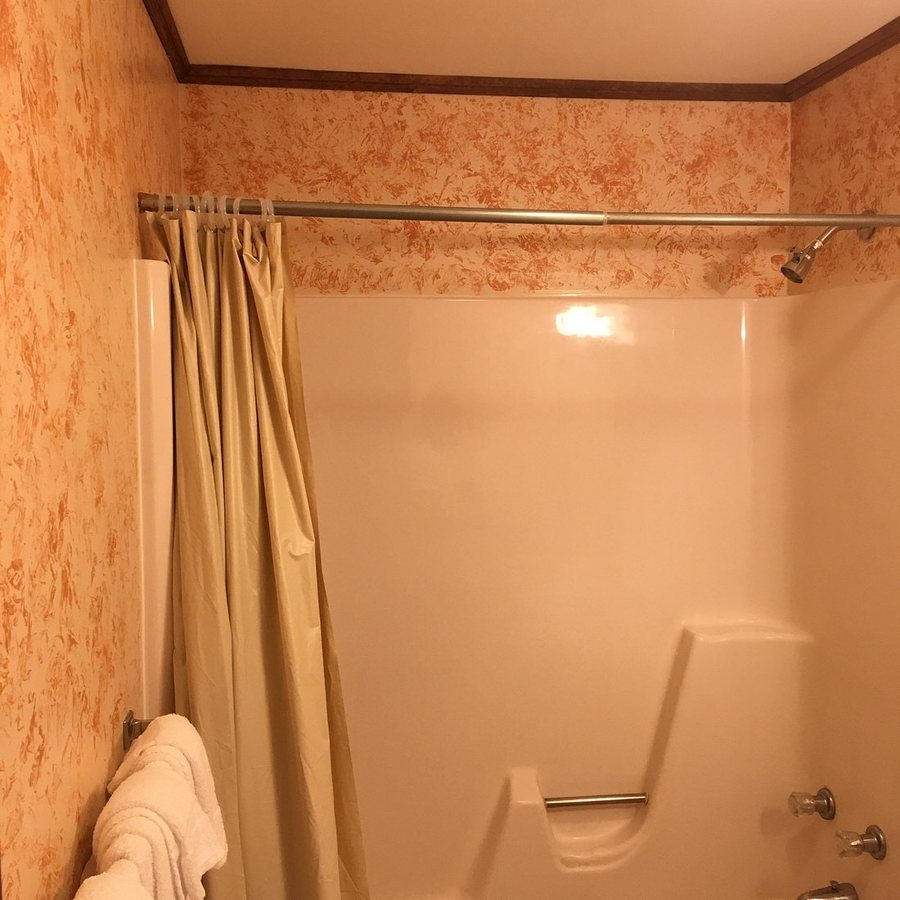 Big Bears Lodge — Bathroom