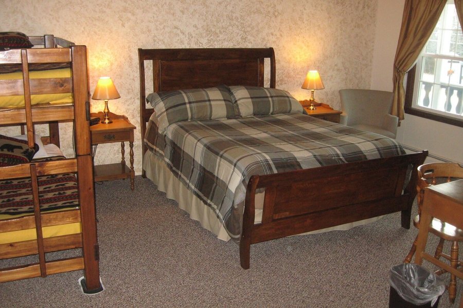 Big Bears Lodge — Guest room
