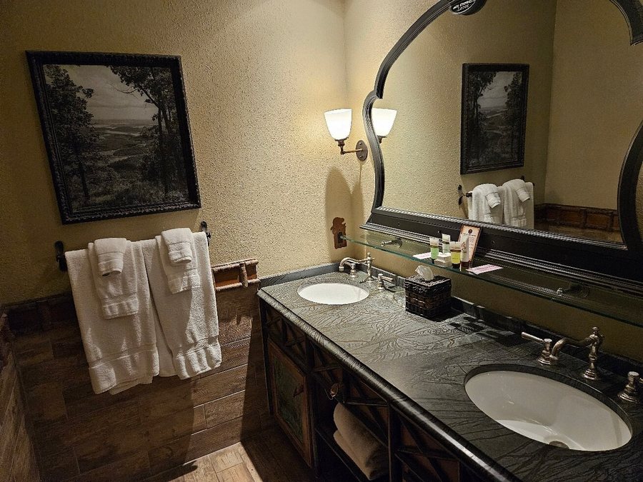 Big Cypress Lodge — Bathroom