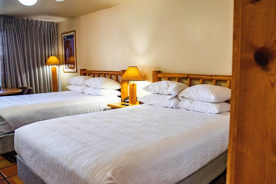 Big Horn Lodge — Guest room