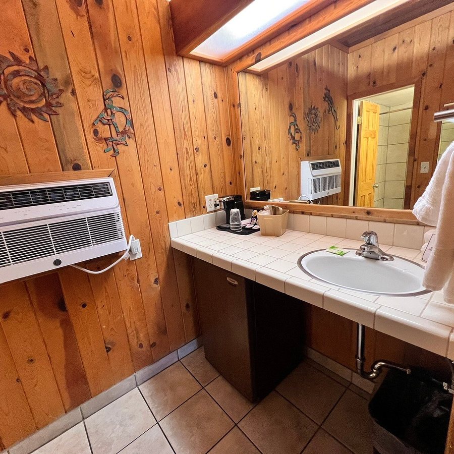 Big Horn Motel — Bathroom