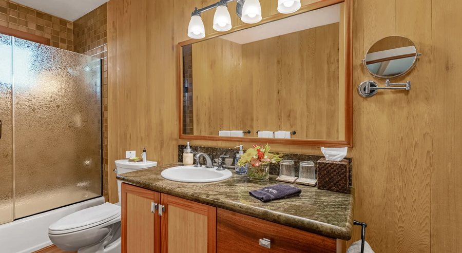 Big Island Retreat — Bathroom