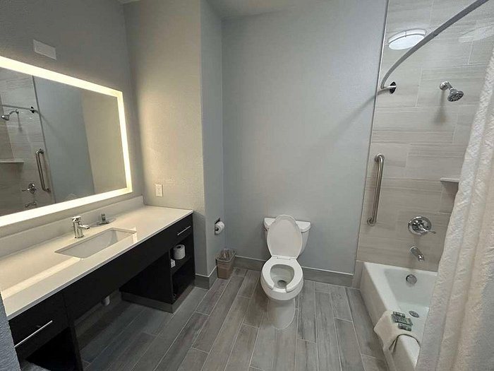Big Spring Inn — Bathroom