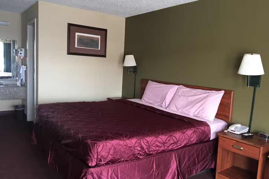 Big Spring Road Motel — Guest room