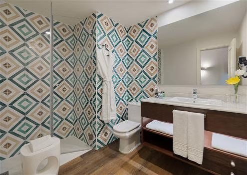 Big Sur River Inn — Bathroom