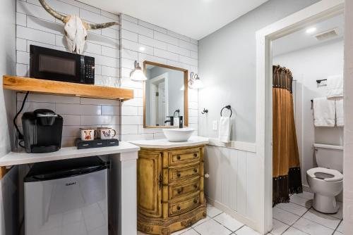 Big Texan Motel — Bathroom