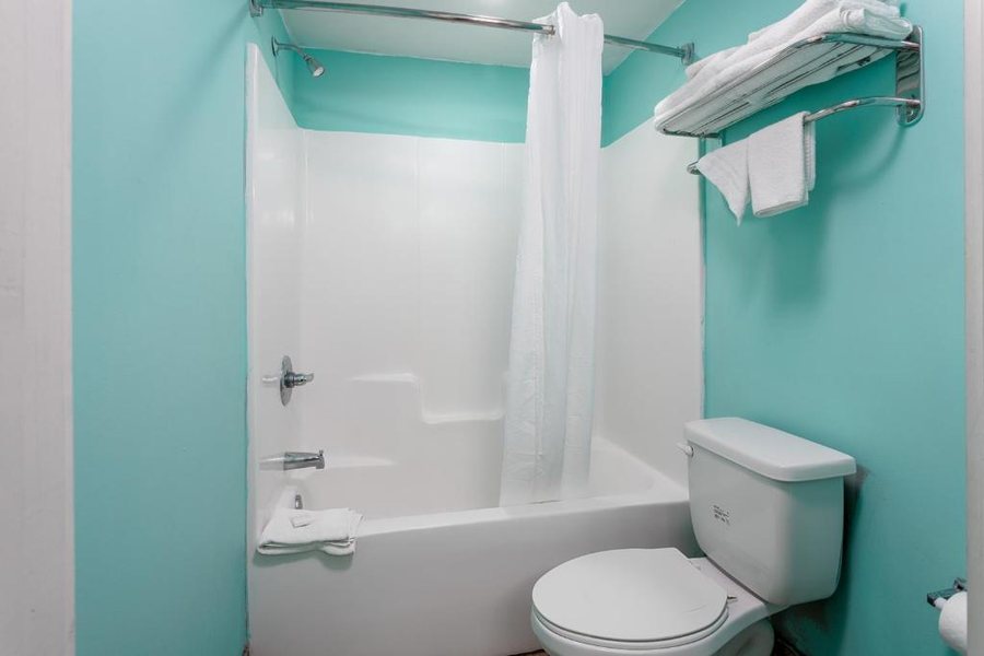 Bikini Beach Resort — Bathroom