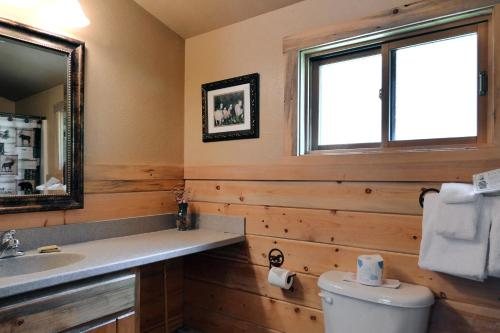 Bill Cody Ranch — Bathroom