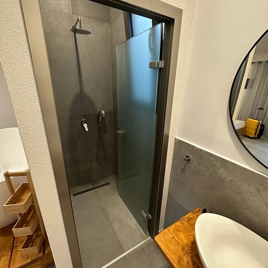Billy s Studios — Bathroom