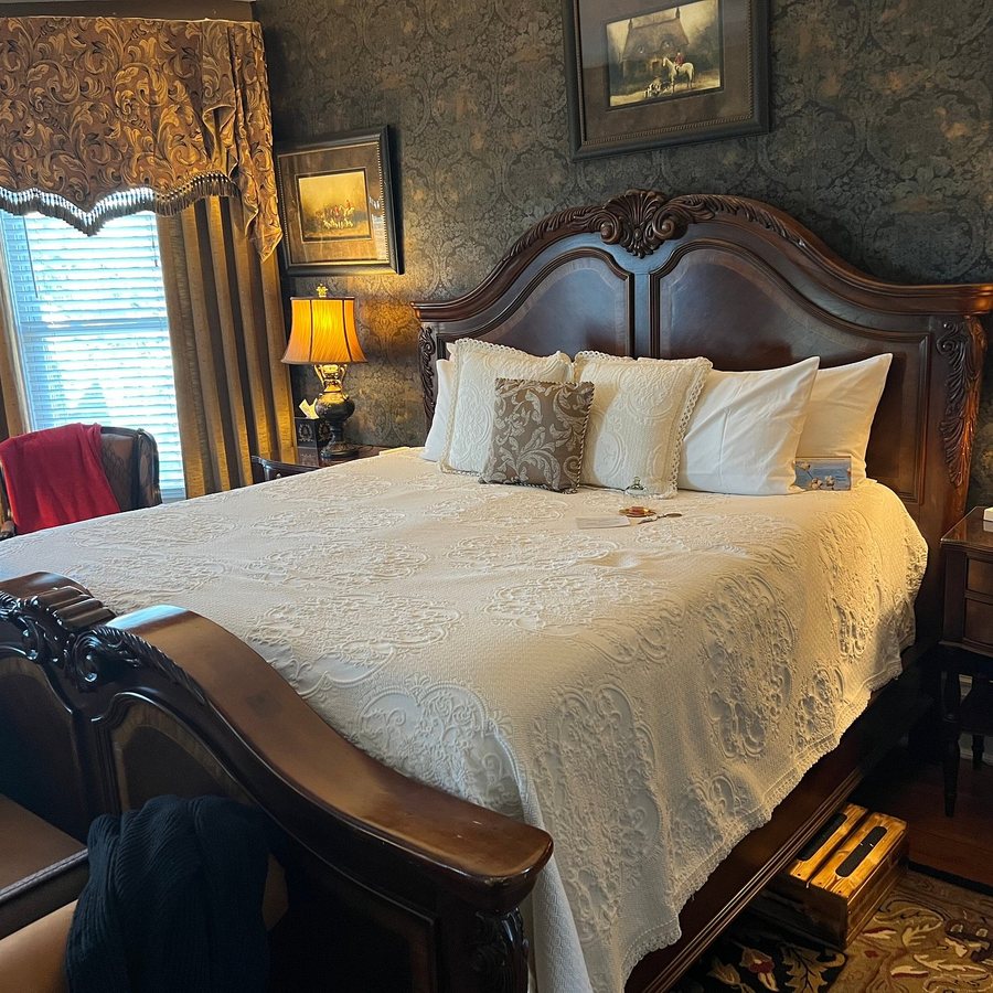 Biltmore Village Inn Bed Breakfast — Guest room