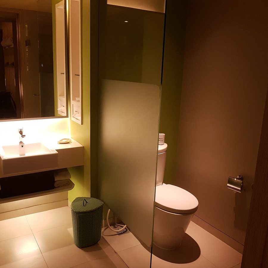 Bintang Kuta Hotel — Bathroom