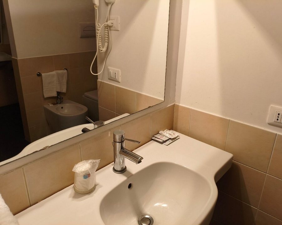 Bio Hotel Palermo — Bathroom