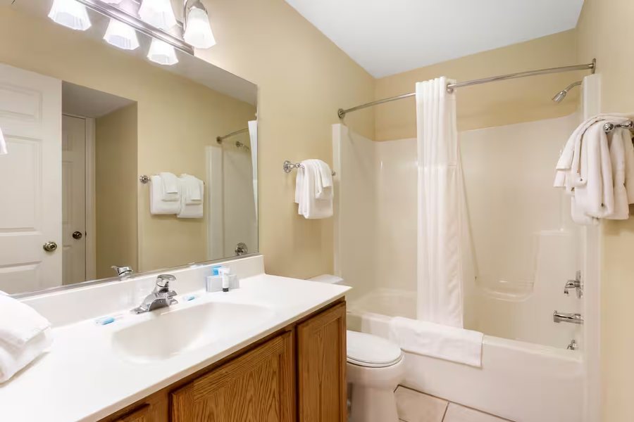 Birchcliff Resort — Bathroom