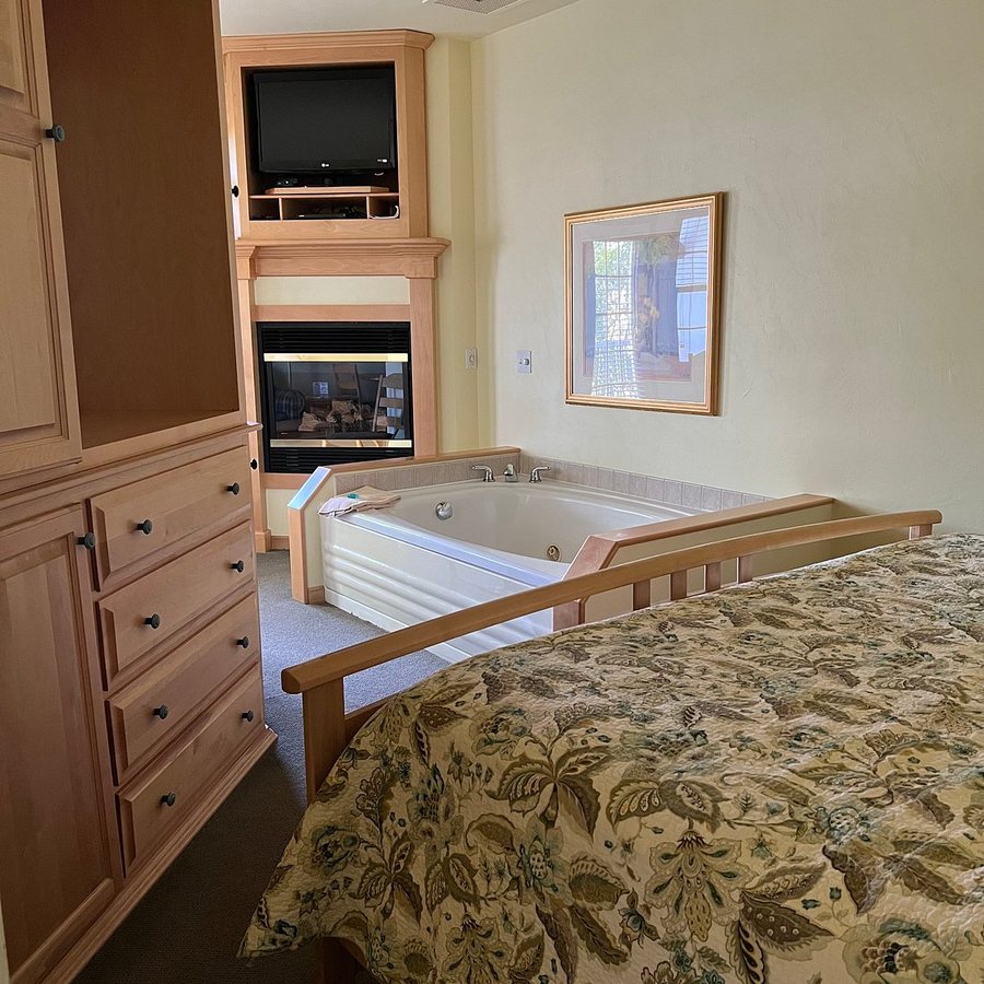 Birchwood Lodge — Guest room