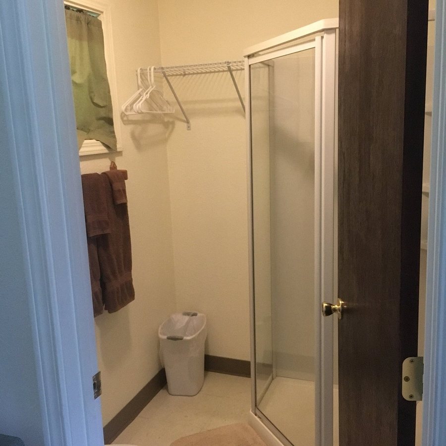 Bird Creek Motel RV Park — Bathroom