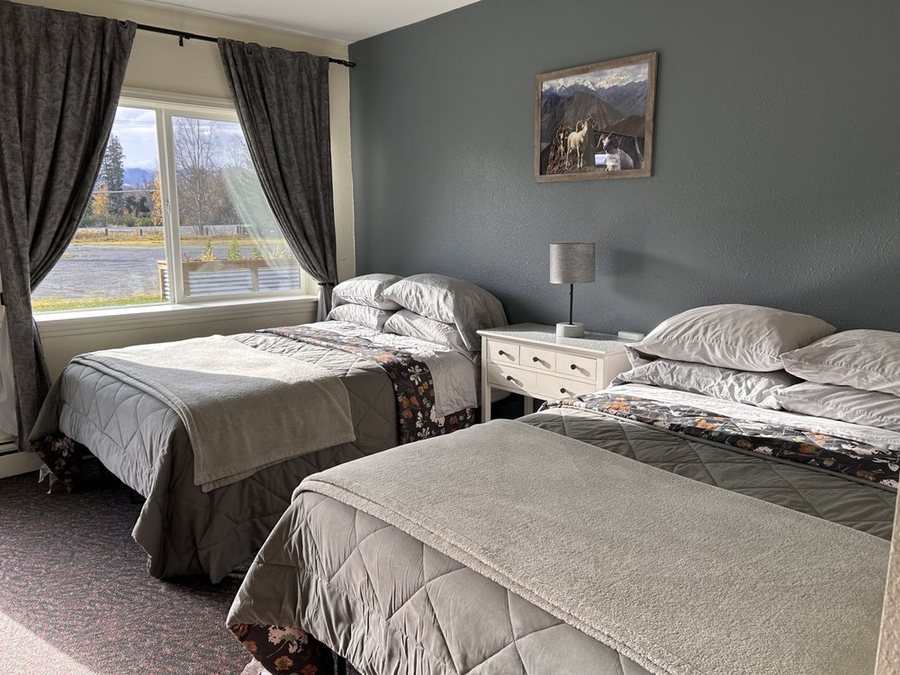 Bird Creek Motel RV Park — Guest room