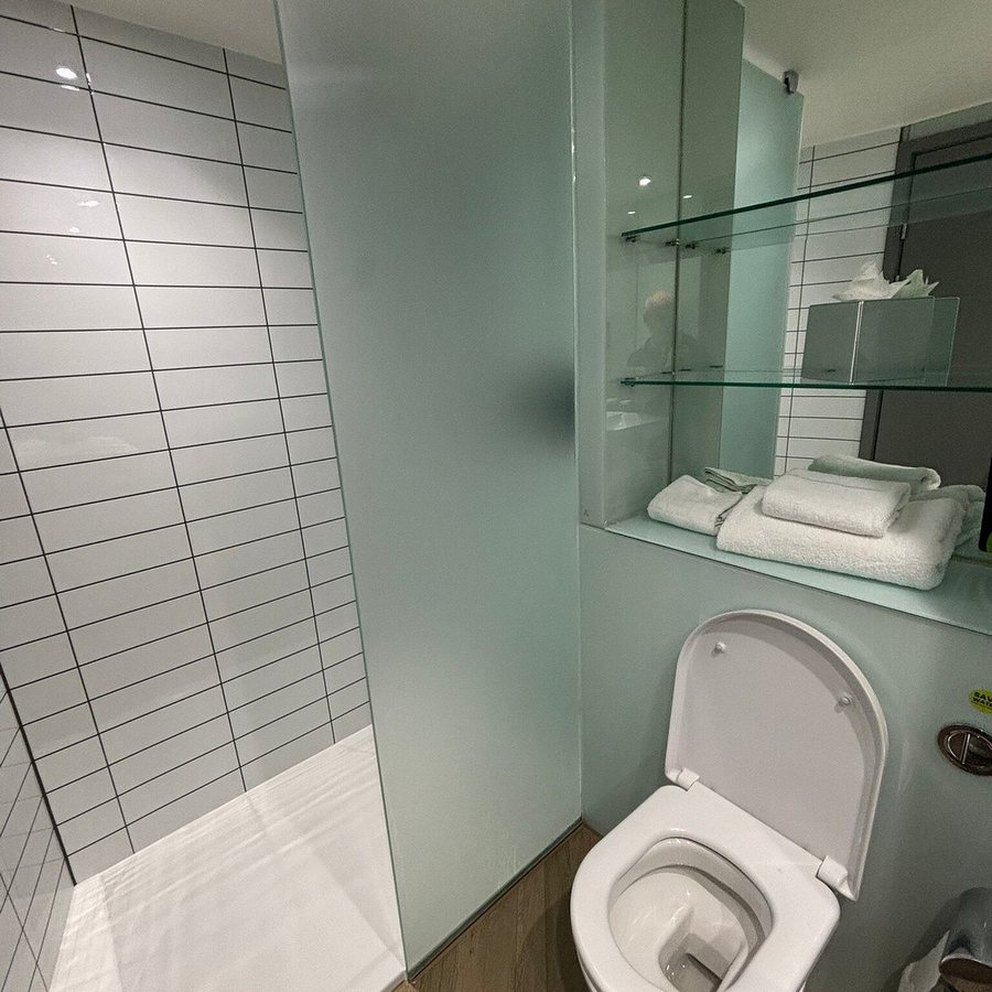 Birmingham Tree House — Bathroom