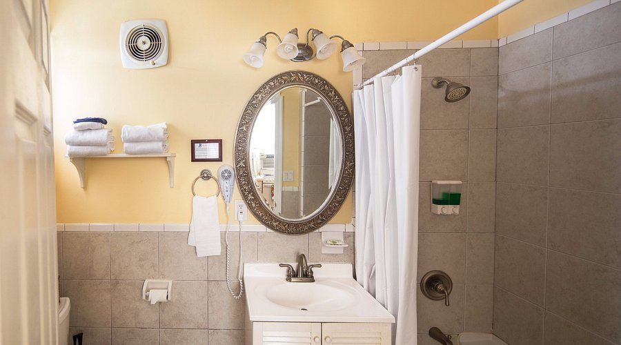 Bishop Hotel Key West — Bathroom
