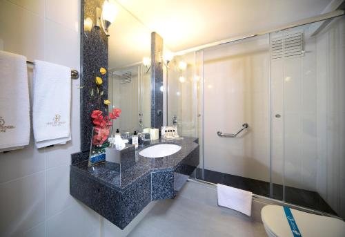 Bistro Germir Palas Istanbul — Bathroom