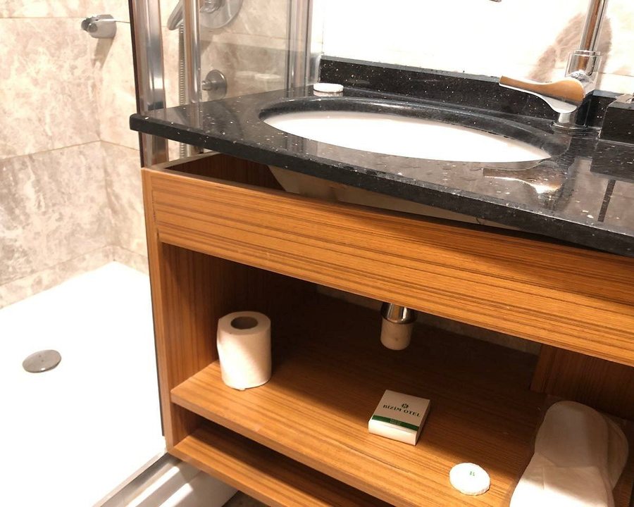 Bizim Hotel Istanbul — Bathroom