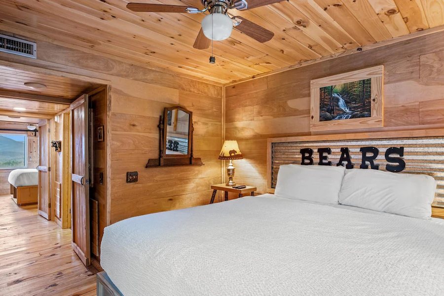 Black Bear Inn Suites — Guest room