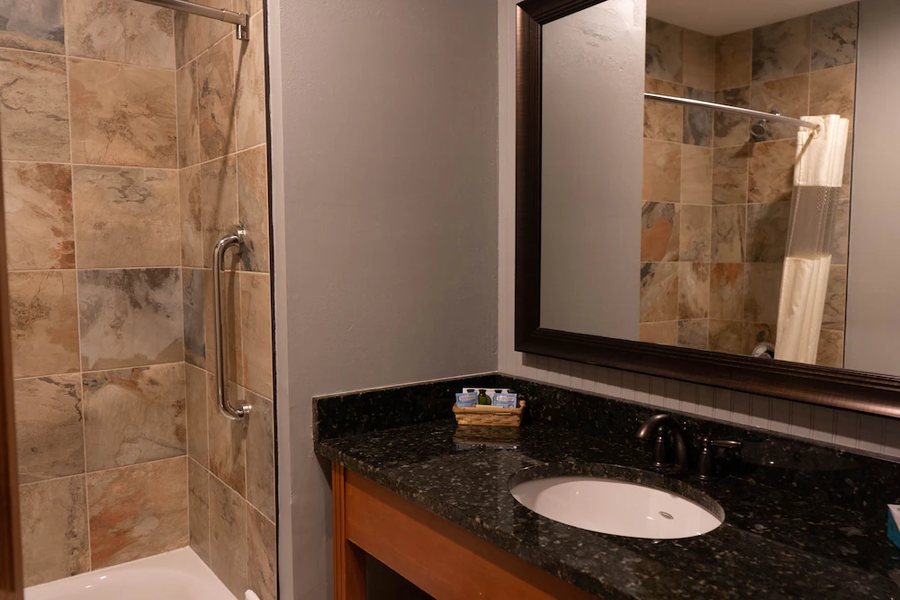 Black Bear Lodge — Bathroom
