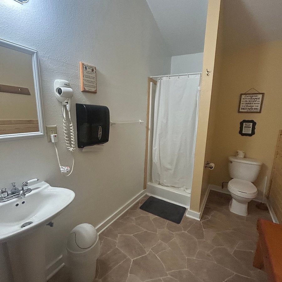 Black Elk Resort — Bathroom