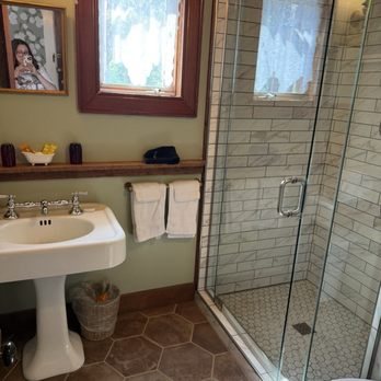 Black Friar Inn and Pub — Bathroom