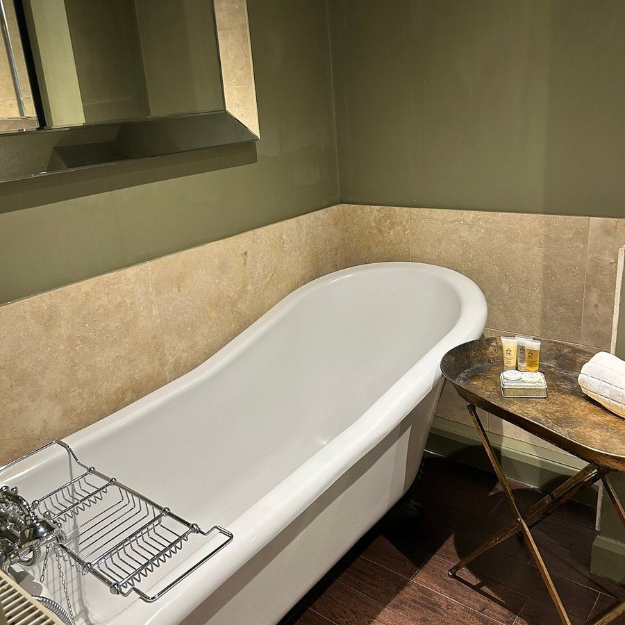 Black Horse Inn — Bathroom