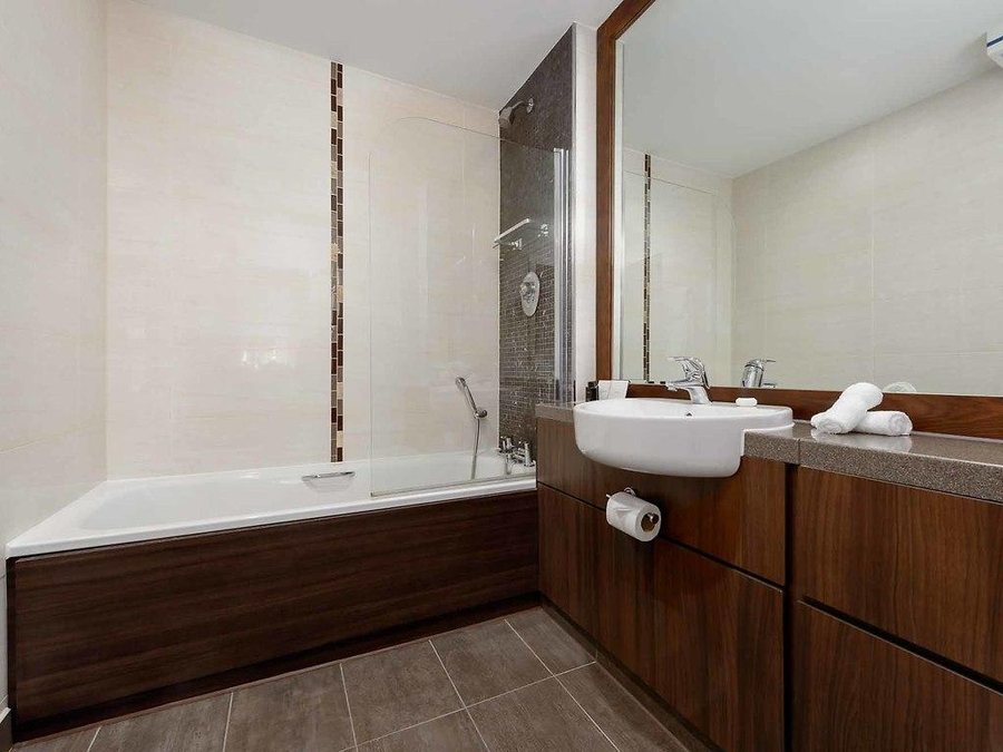 Black Ivy — Bathroom