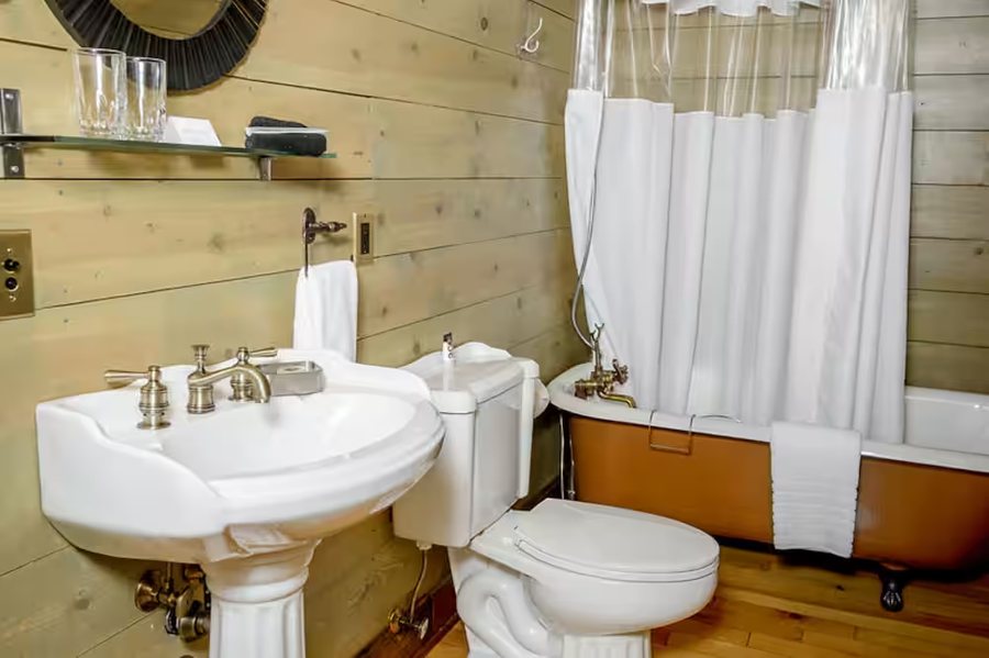 Blackwell Boutique Hotel — Bathroom