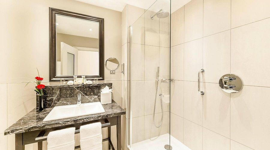 Blades Hotel London England — Bathroom