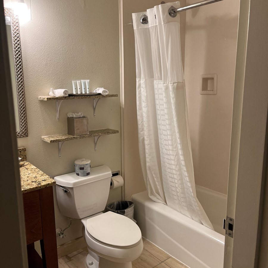 Blake Hotel New Orleans BW Signature Collection — Bathroom