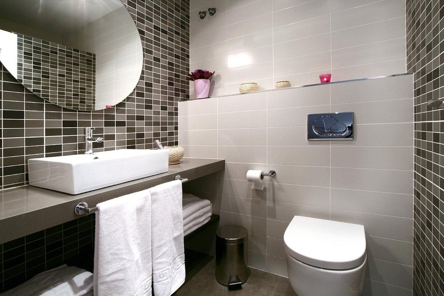 Blanc Inn — Bathroom