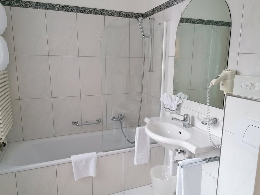 Blatter s Arosa Hotel — Bathroom