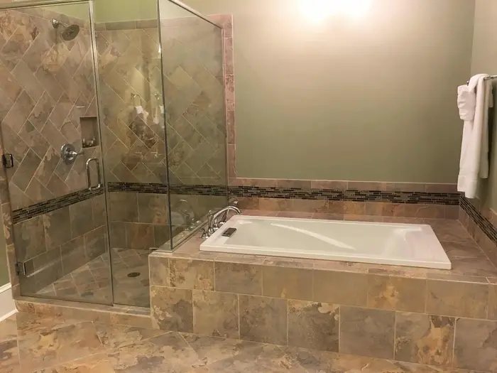 Bleckley Inn — Bathroom