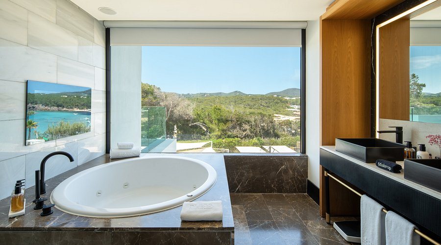 BLESS Ibiza Cala Nova — Bathroom