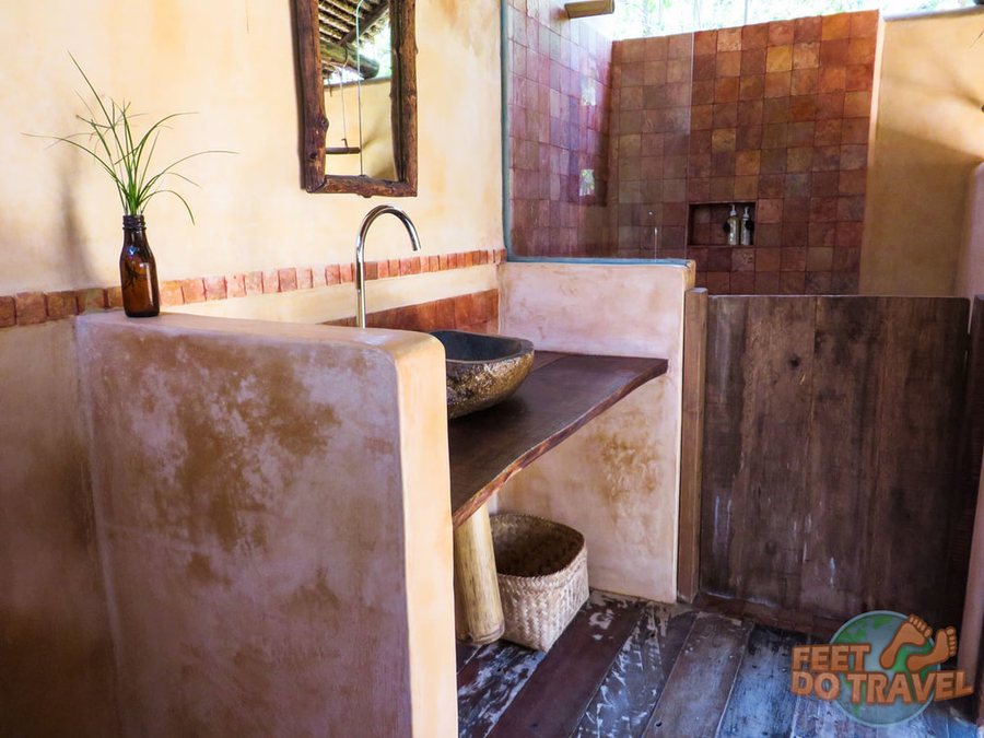 Bleu Mathis Gili Asahan — Bathroom