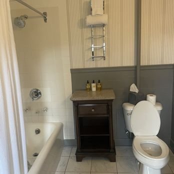 Blind Tiger Burlington — Bathroom
