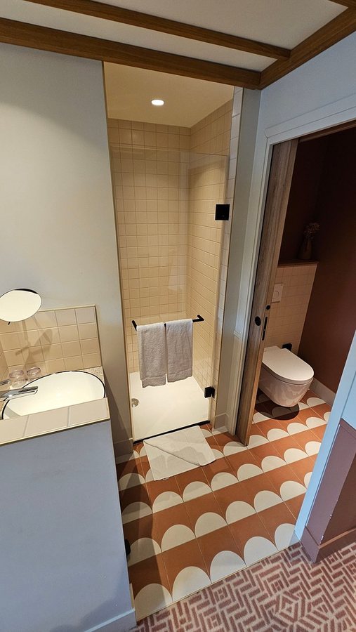Bloom House Hotel Spa — Bathroom