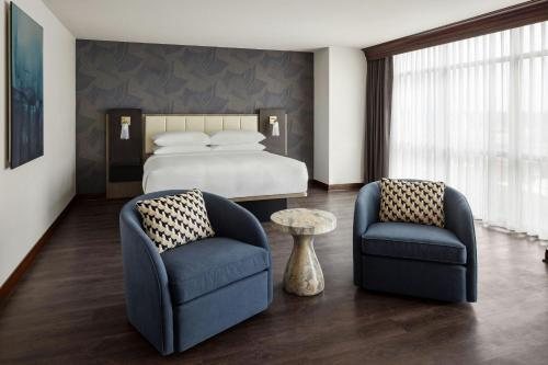 Bloomington Normal Marriott Hotel Conference Center — Guest room