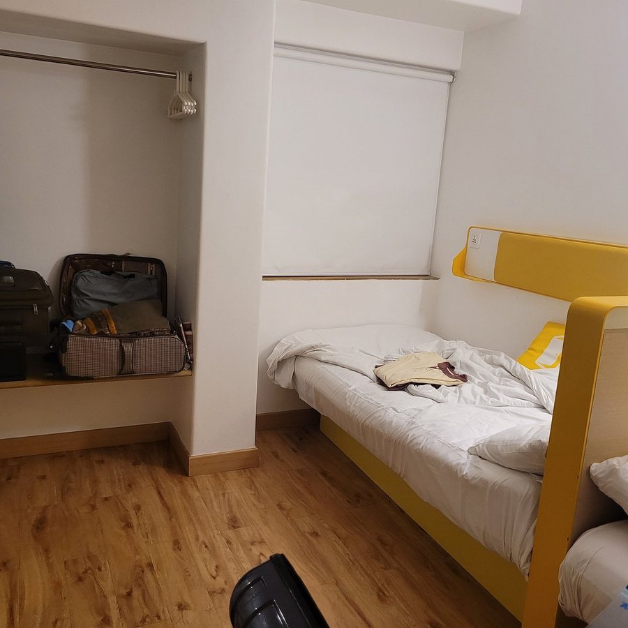 Bloomrooms Link Road — Guest room