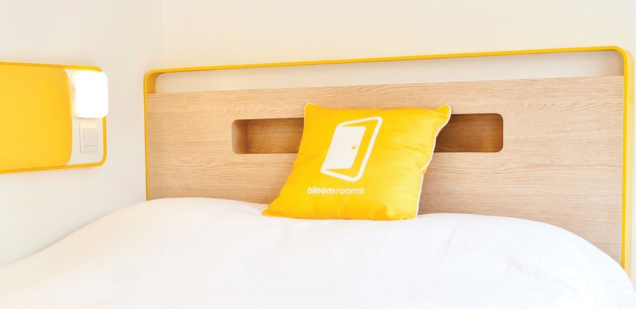Bloomrooms New Delhi Railway Station — Guest room