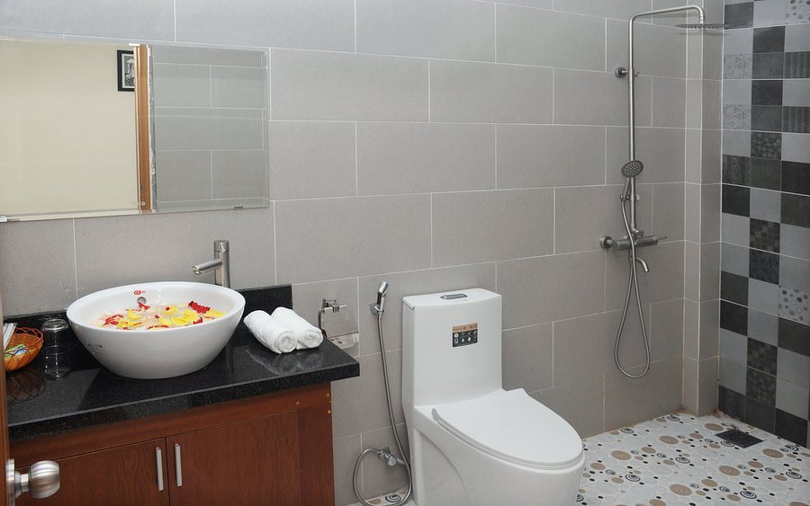 Blooms Boutique Village — Bathroom
