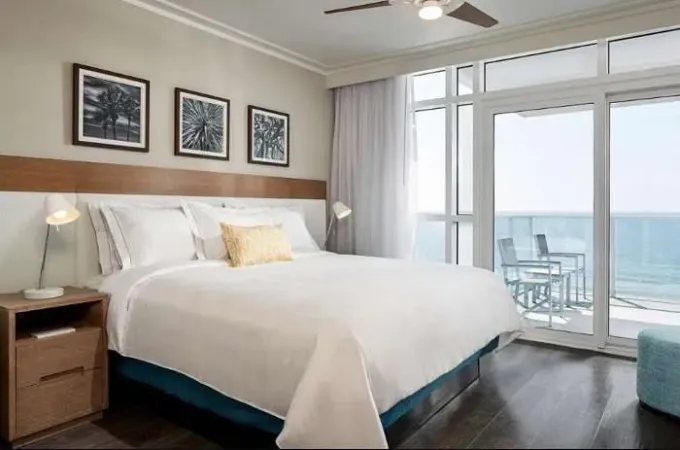 Blu Atlantic Oceanfront Hotel Suites — Guest room