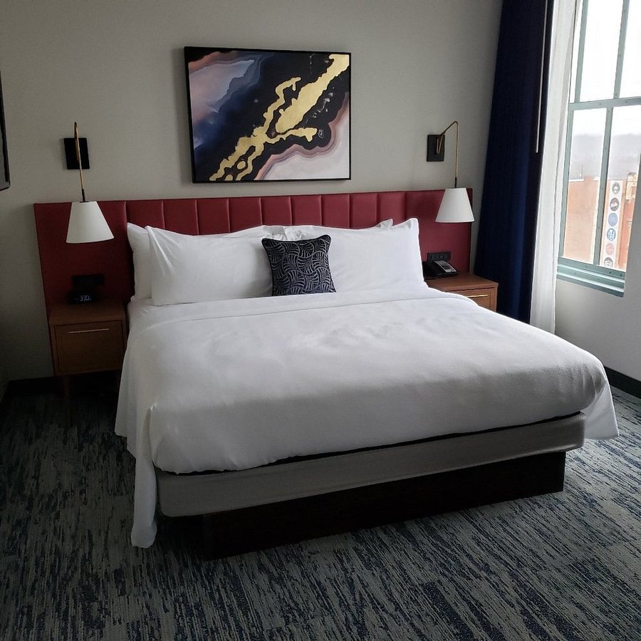 BLU Tique Akron a Tribute Portfolio Hotel — Guest room