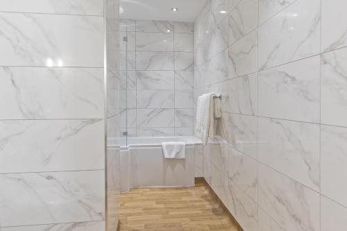 Blue Bell Lodge — Bathroom