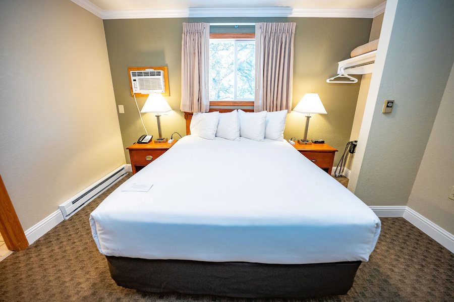Blue Door Inn — Guest room
