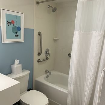 Blue Flamingo Resort Key West — Bathroom